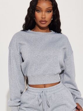 Fashion Nova Light Gray Cropped Crewneck Sweatshirt